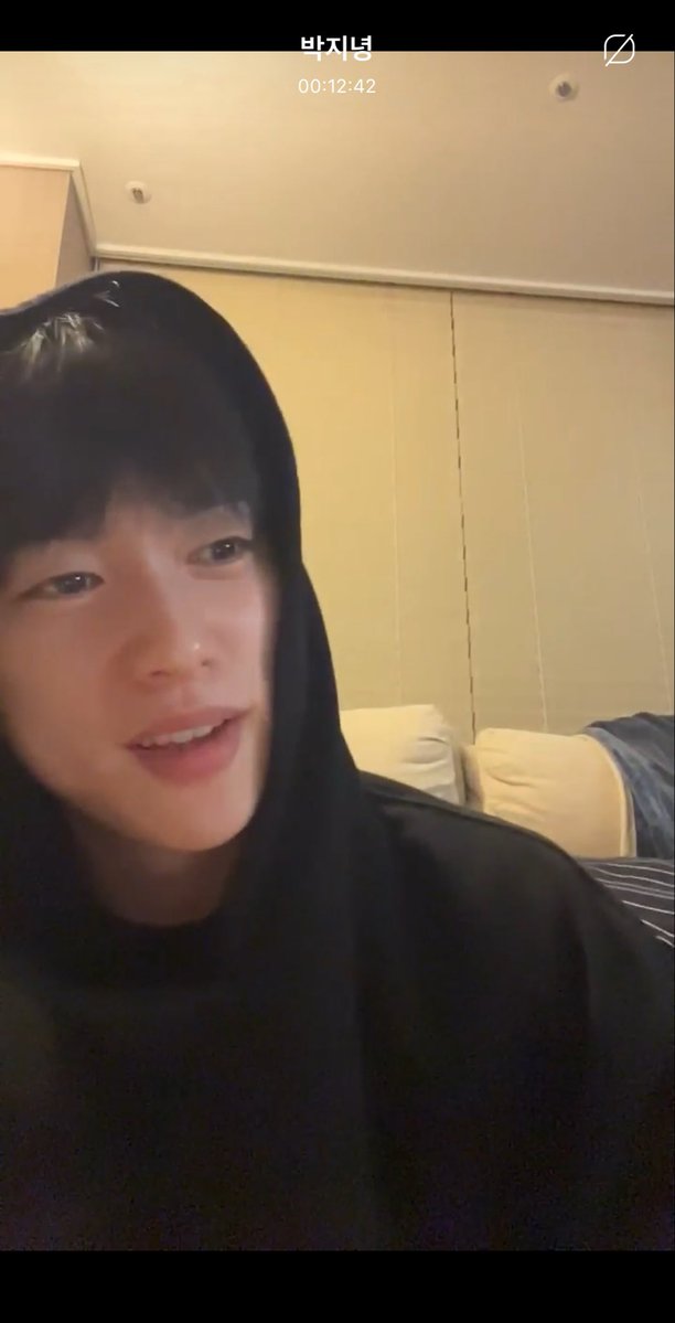 Jinyoungbase's tweet photo. Jinyoung just did a 🫧 live to thank the fans who celebrated his birthday today. 🥹 

He played some songs while singing along, including The Beatles’ “Let It Be” and Choi Yuree’s “Last Love.” He also played Jackson’s and Jay B’s new songs at fans’ request. 🧡

 #박진영 #parkjinyoung #진영 #Jinyoung
