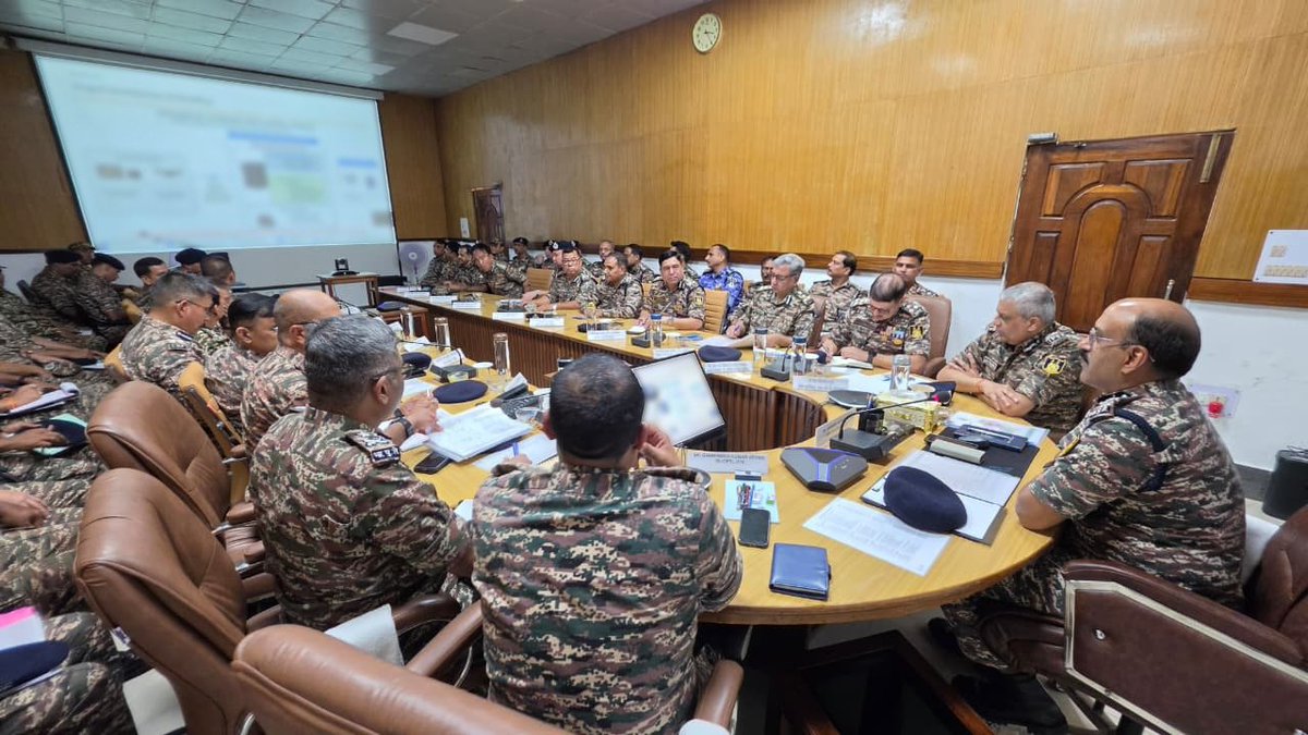 crpfindia's tweet photo. Continuing his Manipur tour, DG @crpfindia Shri @gpsinghips chaired a high level Ops Conference at M&N Sector Imphal.
​1. Reviewing ground readiness with field commanders, he complimented the field commanders for adequate and appropriate response during recent times. He also emphasised on swift response to any emerging situation.
2. Zero tolerance towards violence & rapid peace restoration. 
3. ⁠Emphasised the need to maximise the use of force multipliers for improved efficiency and effectiveness.

#NationFirst
#Vandematram150 
#MissionNaxalMuktBharat2026
@gpsinghips
@northeast_zone
@mnp_2018