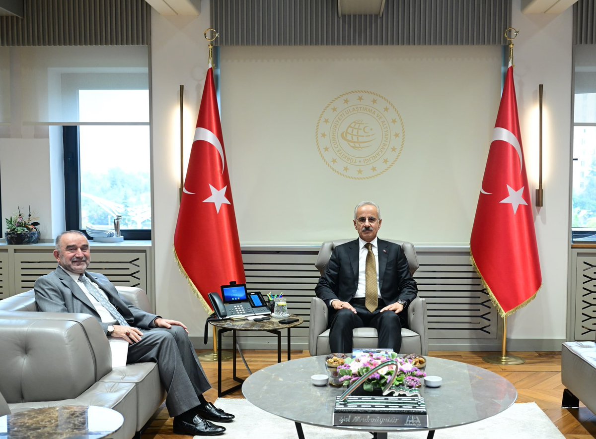 israfilkisla's tweet photo. Ulaştırma ve Altyapı Bakanımız Sayın Abdulkadir Uraloğlu’nu makamında ziyaret ettik.

Samimi misafirperverlikleri için Sayın Bakanımıza teşekkür ediyor, ülkemiz ve milletimiz için gerçekleştirdiği önemli projelerde kendisine başarılar diliyorum. https://t.co/YFJHBYAVO9