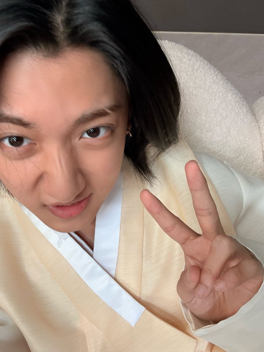 eyesubmarine's tweet photo. geulis✌🏻 https://t.co/UvQwv11Hhg