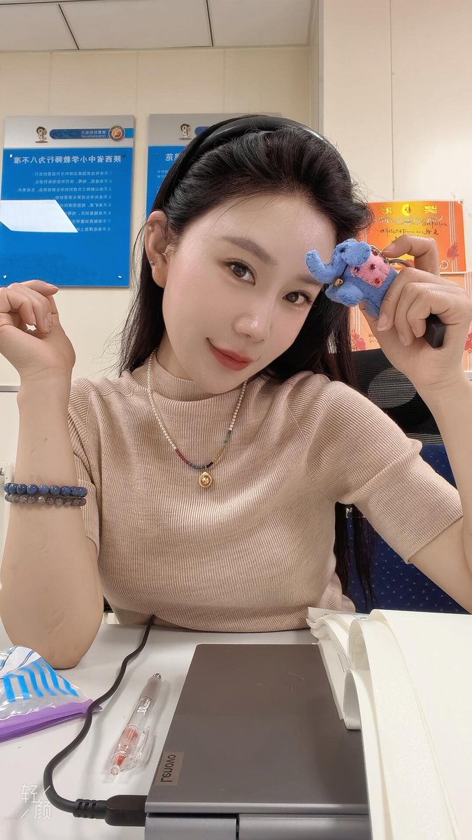 nikhozki's tweet photo. 谁能懂啊，一个三十多的女人心里到底能够积攒多少的性压抑呢？白天黑夜简直判若两人，厌倦了每天在学校处理各种繁琐的事情，可一个人的时候，反而会把时间留给自己 。有些情绪和需求，只有自己能懂 https://t.co/oTqeFfiXvD