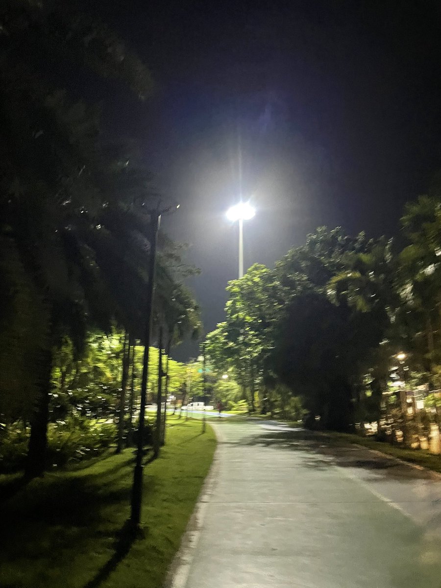 Superdarkslayer's tweet photo. หนองสิม มาออกกำลังกายกันครับ #อุดรทำถึง #อุดรนัดเจอ https://t.co/QbybUAPaWY