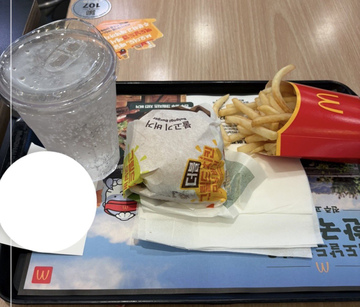 warmnst's tweet photo. あと韓国はマックが美味い。プルコギバーガー美味すぎて二日連続でマック食べた。
ポテトも日本の油と違うからさっぱり甘めで美味しかった https://t.co/J0o1wiPvzn