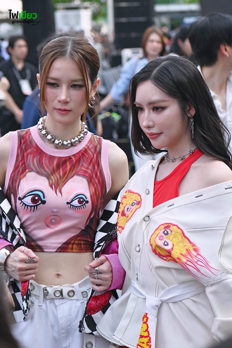 faikeaw_ent's tweet photo. “อันดา - ลูกแก้ว” ร่วมงาน ELLE FASHION WEEK 2026 PRESS CONFERENCE

ANDALOOKKAEW ELLE PRESS
#ELLEFashionWeek2026xADLK
#อันดาลูกแก้ว #AndaLookkaew 
#andaanunta #lookkaewkamollak
#ELLEFashionWeek2026
#EFW26ATICONSIAM 
#SeeYouAtTheTent https://t.co/7eU1MWzotE