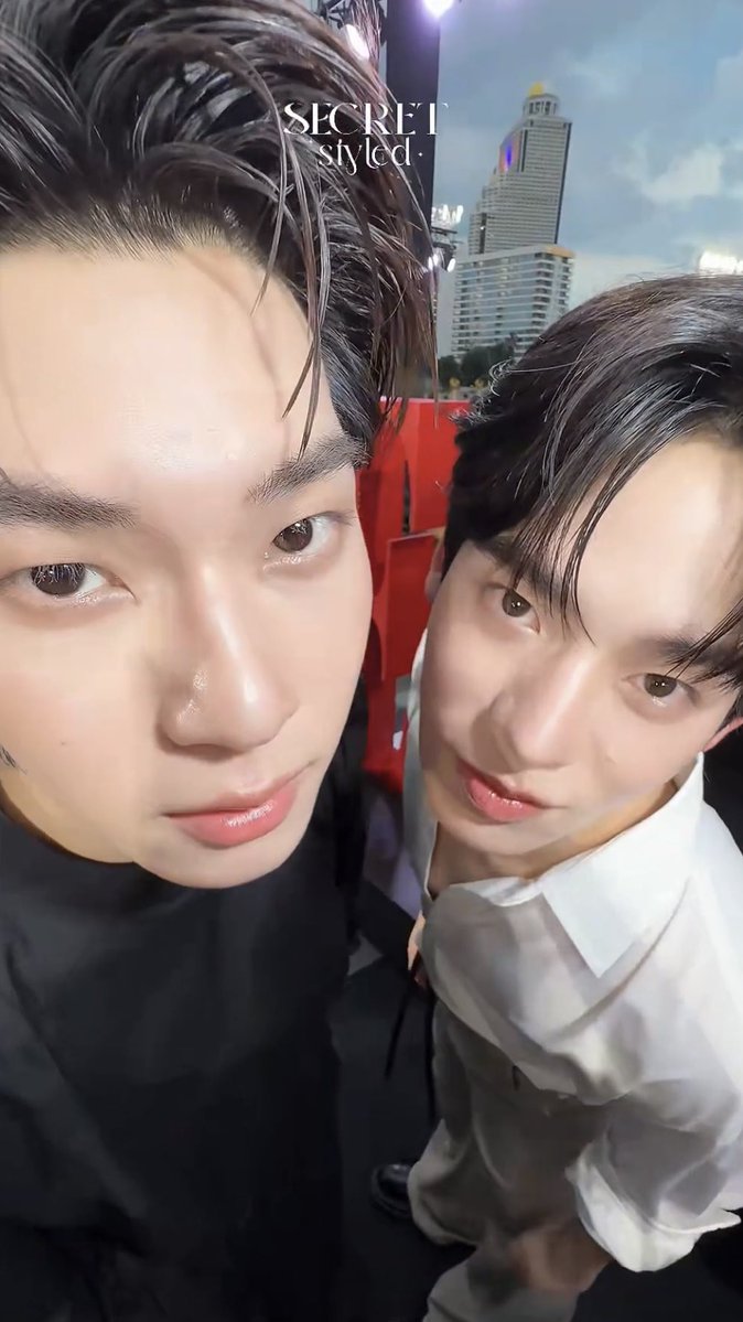 lover2tee's tweet photo. bugs😭😭😭😭😭😭😭😭😭😭😭😭😭😭😭😭😭😭😭😭😭😭 https://t.co/3eLpDIygQW