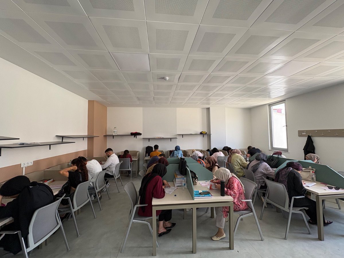 bingolbel's tweet photo. 📚 Gençler Çalışıyor, Biz Destekliyoruz

Gençlik Merkezi’mizde sınavlara hazırlanan gençlerimize ücretsiz kütüphane, etüt alanları ve deneme sınavı imkanı sunuyoruz.

Geleceğine emek veren gençlerimizin her zaman yanındayız.  🤝 https://t.co/vDeJioOE7k