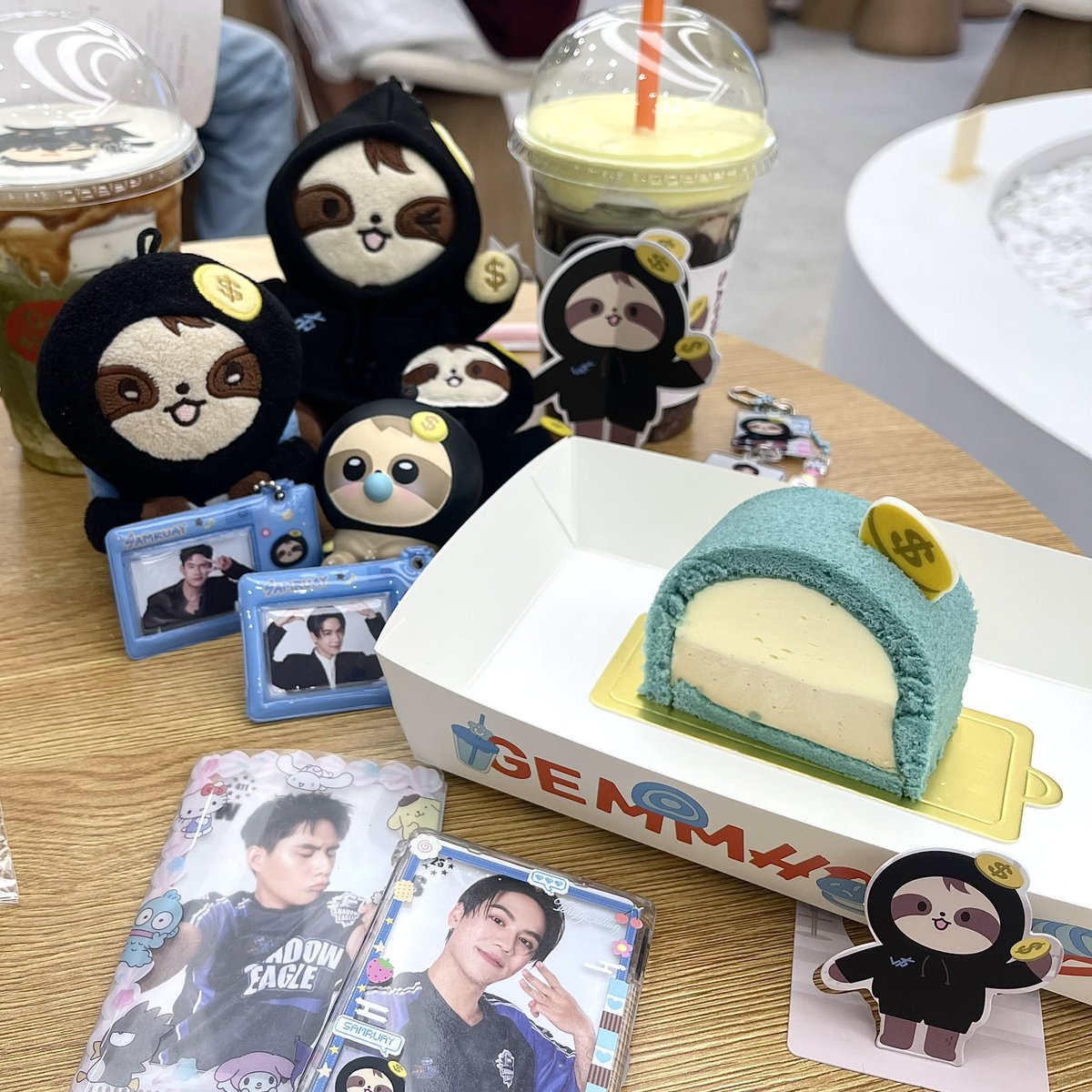 ktlism's tweet photo. คือวันนี้สำรวยฮอตมาก หมดทุกอย่างเหลือให้ยายแค่น้ำจริง ๆ สรุปได้จับหลานแปลงร่าง แง่งง
พาน้องรินมาอยู่ด้วยเลิ้ด ๆ 💯

#GEMMHOUSE #SAMRUAY #RENJIN https://t.co/S7eTNHUqa3