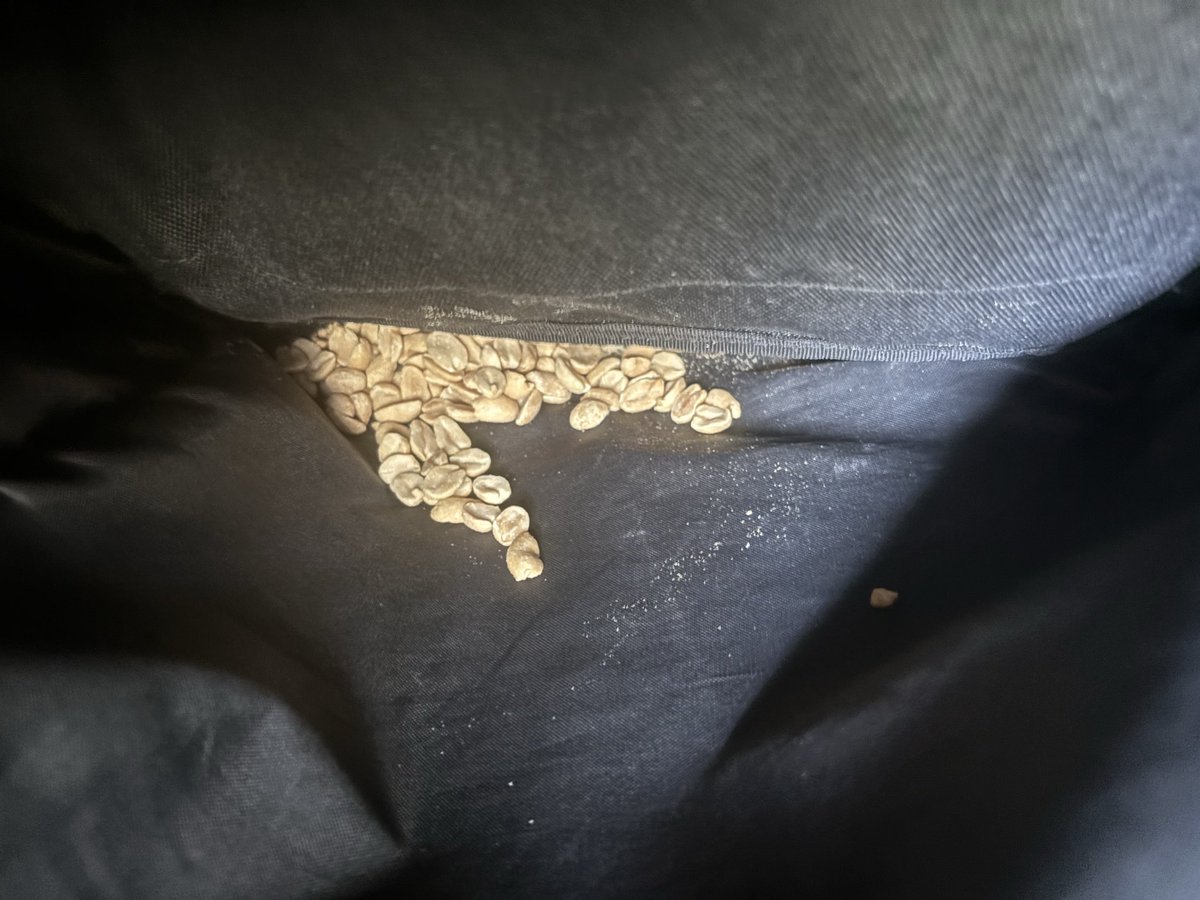 PolishM1das's tweet photo. Who the fuck nutted in my backpack https://t.co/3Rz2qaaNCW