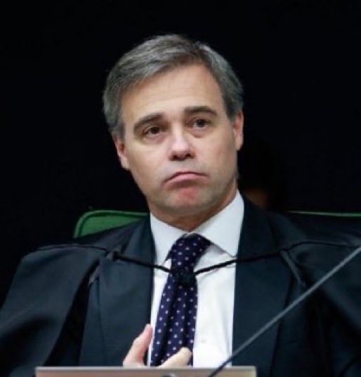 NewsLiberdade's tweet photo. 🚨URGENTE - André Mendonça vai para cima de Alexandre de Moraes e pede acesso ao inquérito das fake news para analisar atos do ministro https://t.co/0Ks0FdnVWN