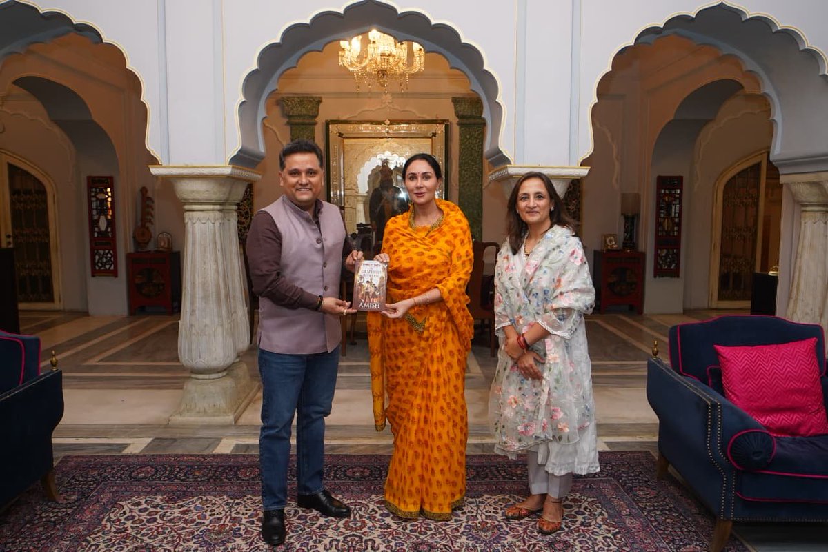 authoramish's tweet photo. It was an honour for Shivani &amp; me to meet @KumariDiya ji, the Hon Dy CM of Rajasthan. I presented my latest book, Dhruv-Tara &amp; the Great Indian History Quiz to her.

@Shivanidance12 https://t.co/t2iWsjejHp