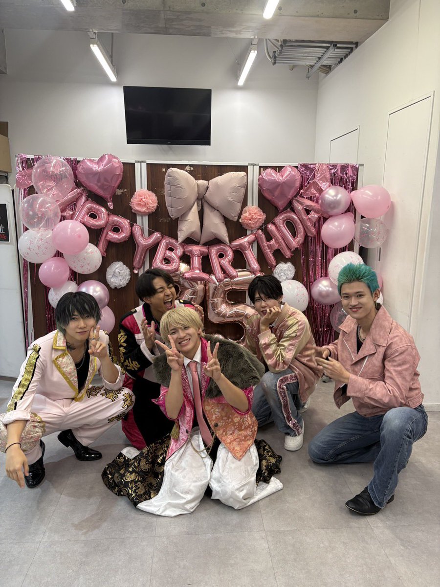 kokko0915's tweet photo. はらすたっ！
💕ありがとうございます💕

今回は僕の初めての生誕祭‼️
どうだったかな??楽しんでもらえたかな⁇
僕はずっと心臓がﾊﾞｸﾊﾞｸだったんだけど、みんなのお陰ですごく幸せだったよ♡
改めて、お祝いしてくれてありがとうね❣️

僕もみんなのこともっと幸せにできるよう頑張るね💪😤 https://t.co/2UAocAVmuZ