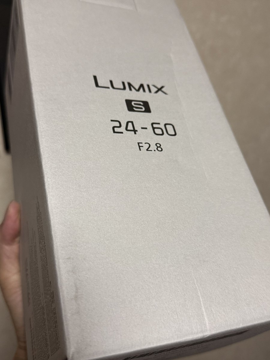 kuraman32's tweet photo. Ｘを見るたびに出てくる
「LUMIX📷Sシリーズレンズキャッシュバックキャンペーン」
の誘惑に負けてしまい、買ってしまいました、レンズ２本とボディー😭

LUMIX S5IIIの発売を待っていたのに😭

てか、今時のレンズは、ポーチが付いて無いのね😭 https://t.co/x9zRX3YFzu