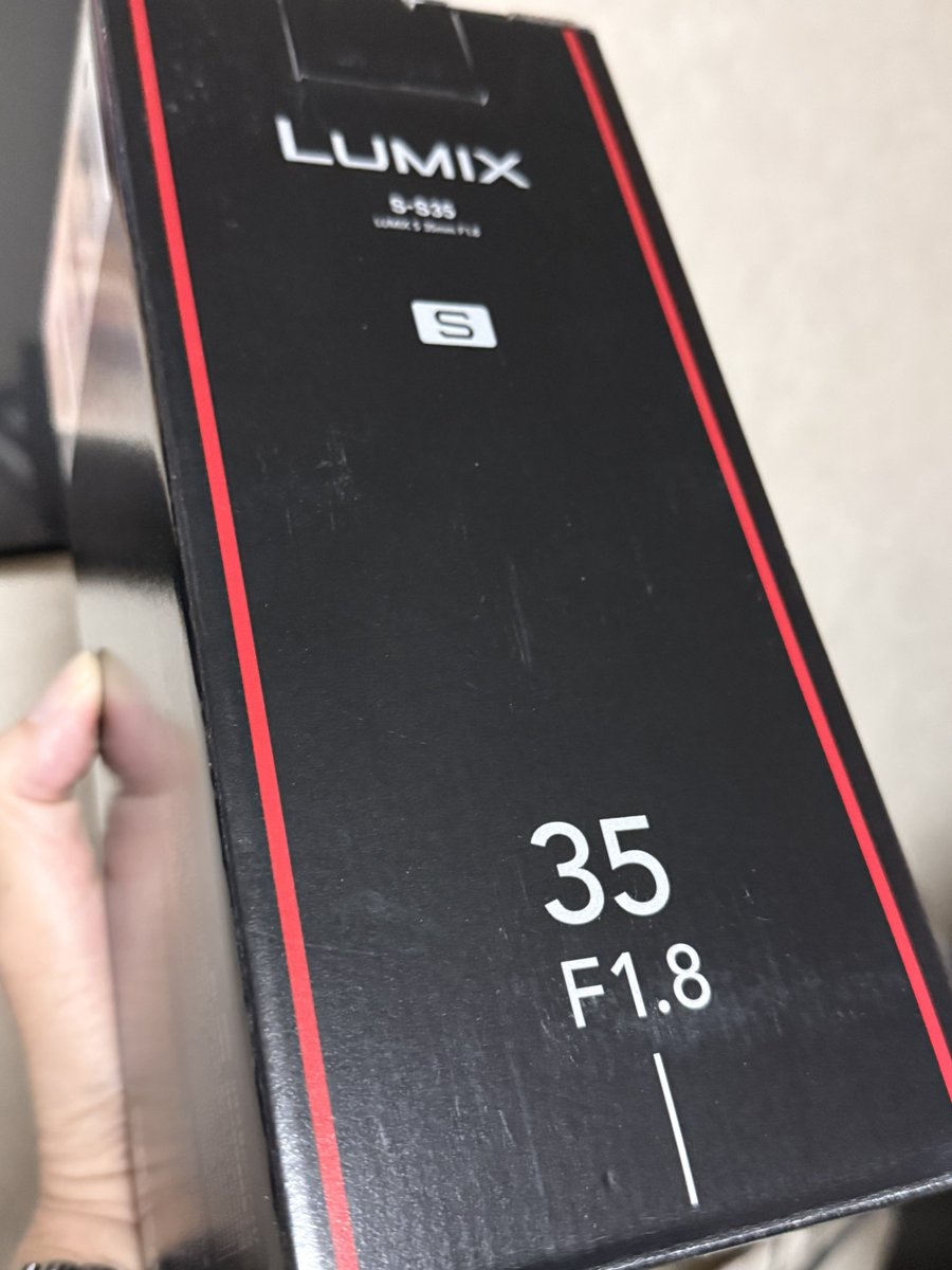 kuraman32's tweet photo. Ｘを見るたびに出てくる
「LUMIX📷Sシリーズレンズキャッシュバックキャンペーン」
の誘惑に負けてしまい、買ってしまいました、レンズ２本とボディー😭

LUMIX S5IIIの発売を待っていたのに😭

てか、今時のレンズは、ポーチが付いて無いのね😭 https://t.co/x9zRX3YFzu