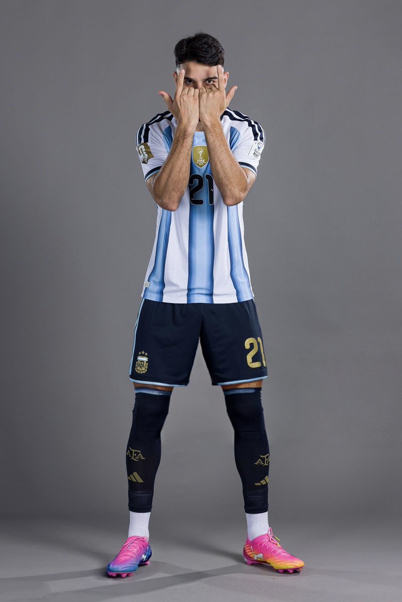 AcervoJLopez's tweet photo. ansioso por mais fotos dele com essa camisa 🇦🇷🩵 https://t.co/0qI8cu22h3