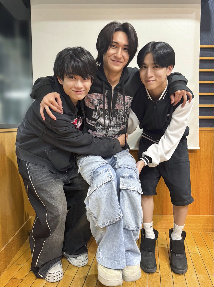 jr_official_X's tweet photo. 【 Radio📻 】

今週の『 #カンバリ！』は🌃

前半は #大内リオン がひとりで🦁
後半は #真弓孟之 と #山中一輝 が加わった3人でお届けしました🎙️💨💨💨

お聴きいただいた皆さま、ありがとうございました🫳🏻❣️

#AmBitious https://t.co/hPHfZxpctb