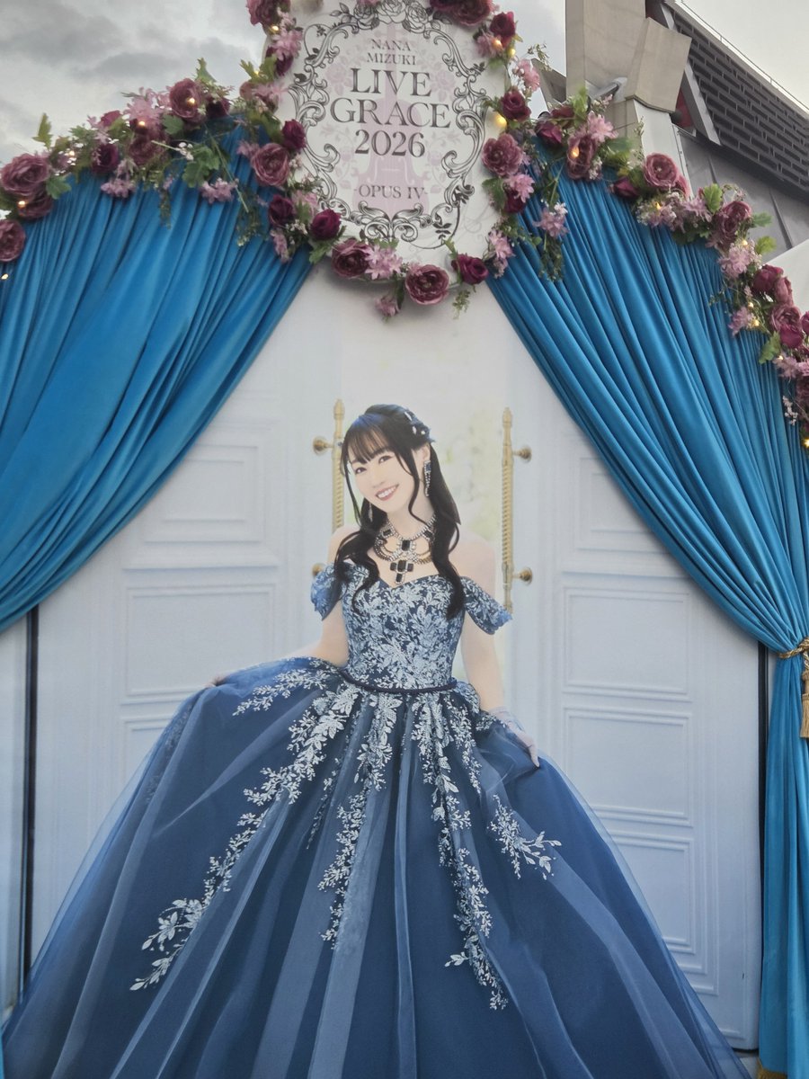 maria_ensemble's tweet photo. 奈々さんGrace初日終了
やっぱりフリースタイル好きだなー
口上はほぼ聴こえなかったけど、Bメロ裏跳び&amp;サビ振りコピ勢はちらほら生き残ってたのでうれしかった
#NMLG
#LIVE_GRACE https://t.co/5PHBONiwAQ