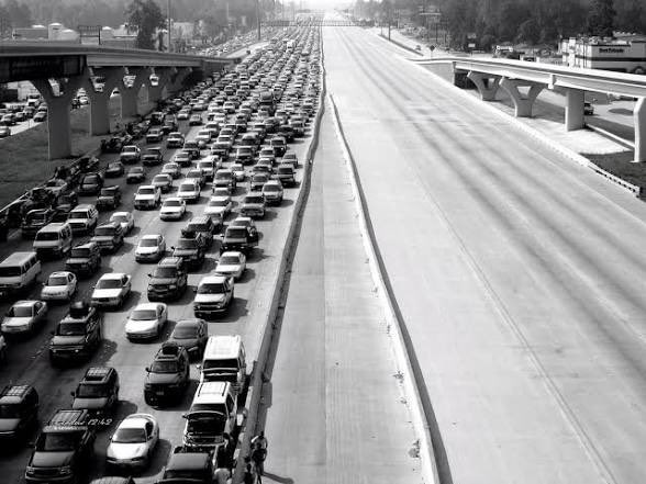 BlakeMathewsWX's tweet photo. Houston’s apocalyptic evacuation from Hurricane #Rita, 21 years ago today. Climate-fueled chaos existed even then. Were you there? 20 yo me is in that traffic somewhere with my family. https://t.co/5p5mWaOb9I