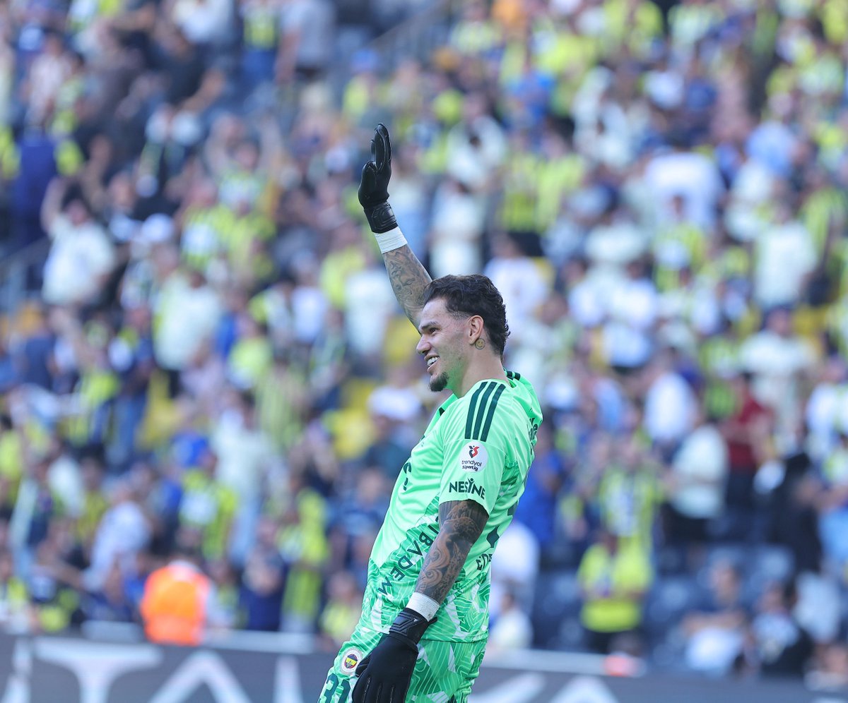 ajansfenercom's tweet photo. Erdem Akbaş: Ederson, Brezilya’nın Avustralya ve Hindistan ile oynayacağı maçlar için milli takımdan affını istedi. Ederson takıma verilen iznin adından Samandıra’da çalışmalarına devam edecek. https://t.co/k0Qnh24Aqt