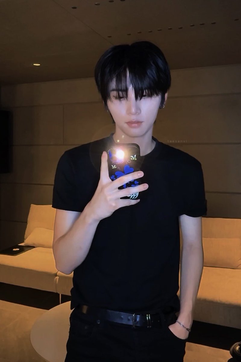 taesanvi's tweet photo. 📸🖤 #태산 https://t.co/KKxUvheXFJ