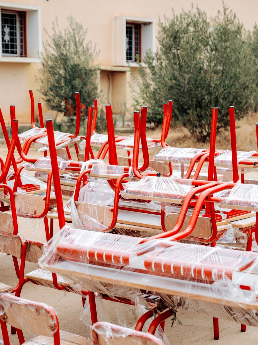 ActuFootMaroc's tweet photo. 🎒 𝗥𝗘𝗦𝗣𝗘𝗖𝗧 | La Achraf Hakimi Foundation a fait construire 𝟲 𝗡𝗢𝗨𝗩𝗘𝗟𝗟𝗘𝗦 classes d'écoles au Maroc ! 🇲🇦👏🏼🏫

La fondation supporte aussi les équipes de football jeunes et éminines à travers le pays. ❤️ https://t.co/2mR1rcmdZF