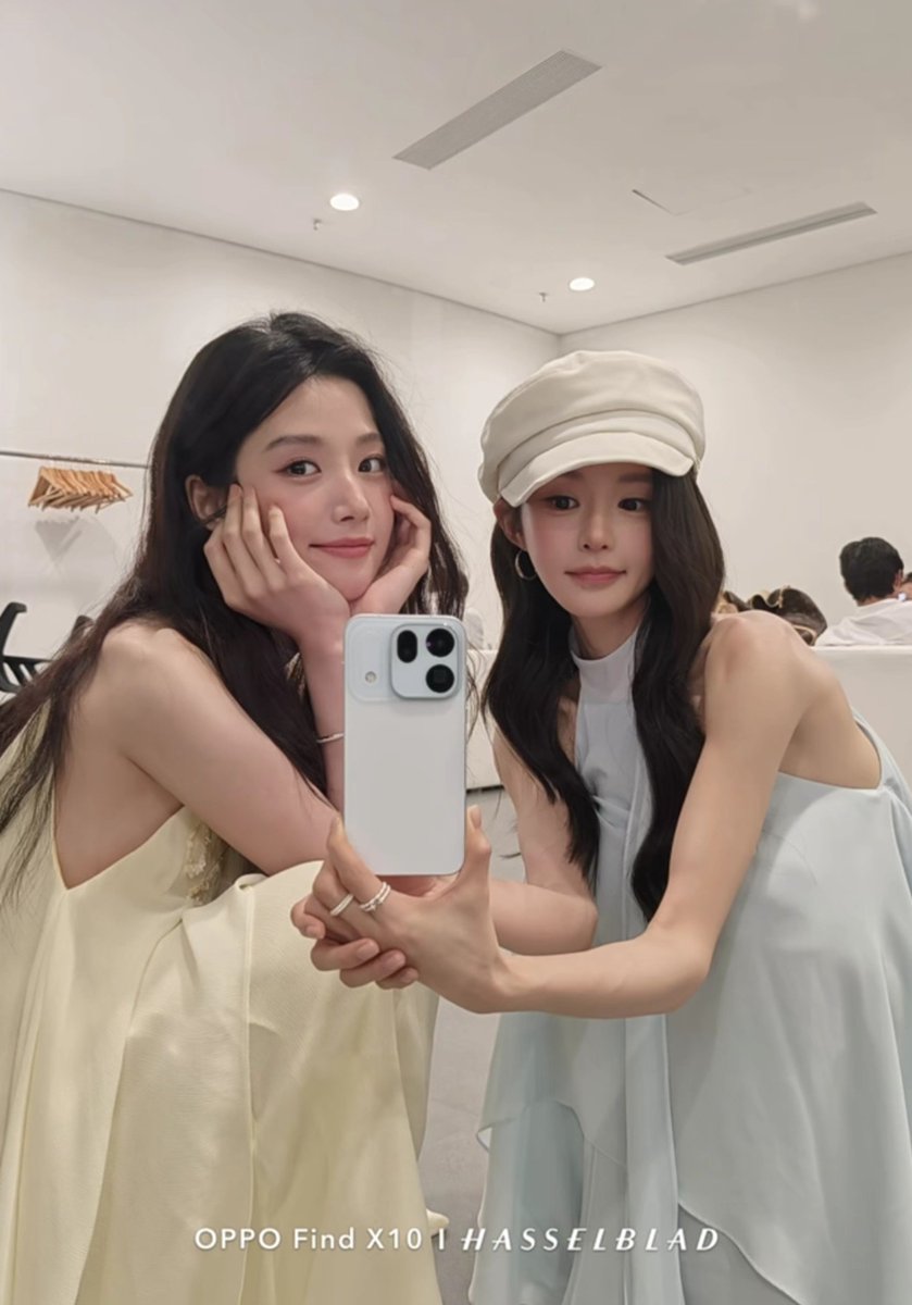 chruslery's tweet photo. povกับเพื่อนสาวququ เอ็นดูมาก55555555 https://t.co/hBhviKzFYa