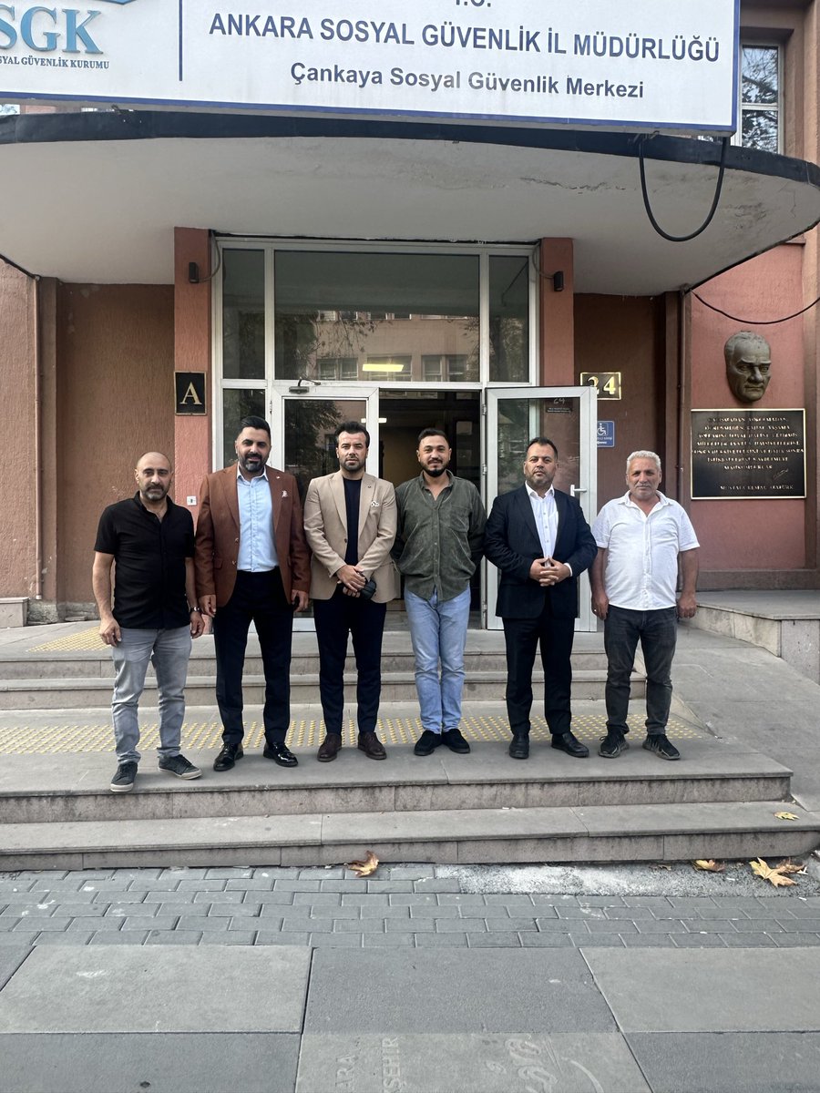 VatanGaziSehitD's tweet photo. Bugün Dernek Başkanımız,Y.K üyemiz ve Gazilerimiz Ankara Sosyal Güvenlik İl Müdürlüğünde görev yapan #15temmuz Gazilerimiz Hüseyin KAYA ve Yasin SERTKAYAYI ziyaret ettiler.

Gazilerimize görevlerinde kolaylıklar dileriz.🇹🇷

@rterdogan @hasandogantr @mahinurozdemir @ztarikdaroglu https://t.co/Wshcs96yle
