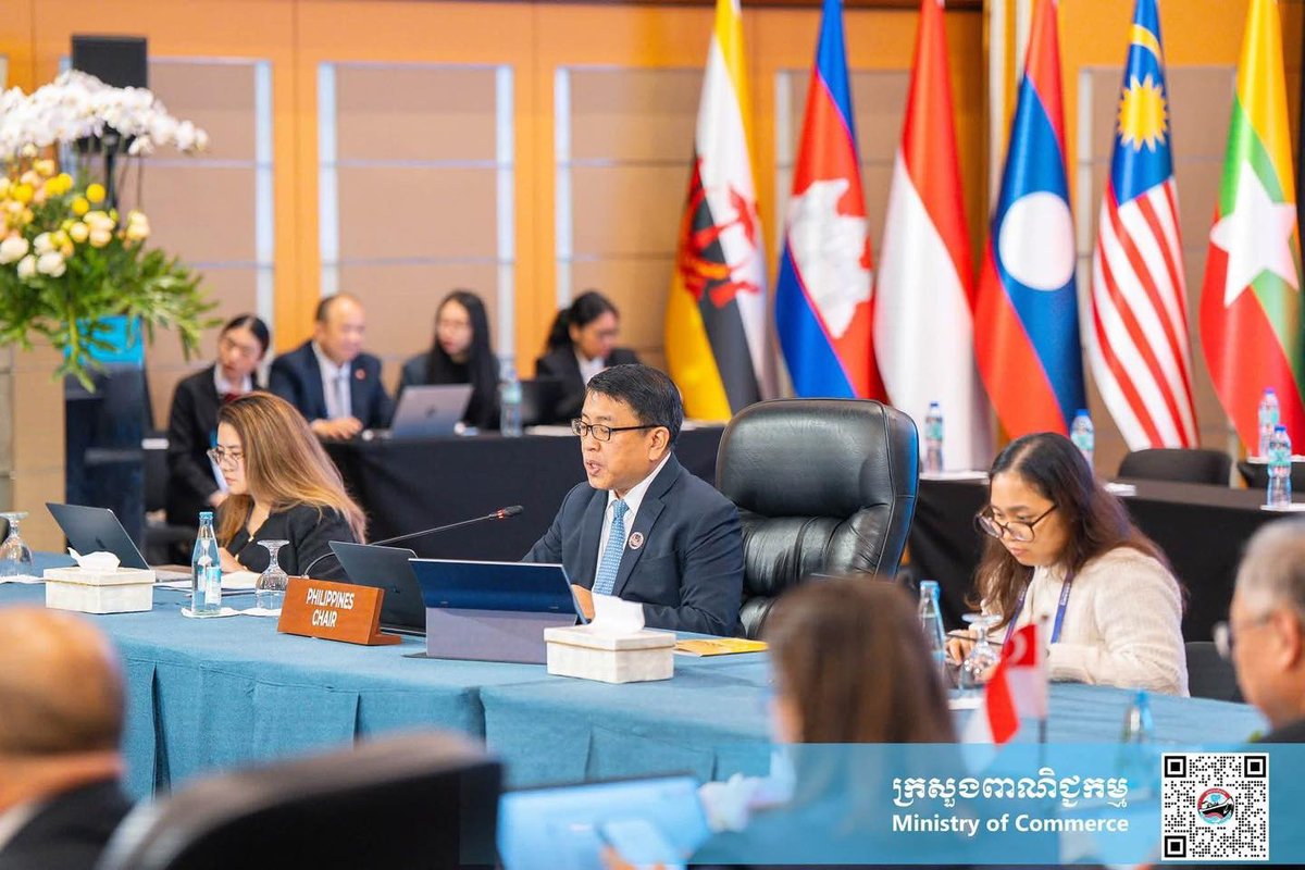 MoCCambodia's tweet photo. Her Excellency CHAM Nimul, Minister of Commerce and Cambodia’s ASEAN Economic Minister, led the Cambodian delegation in attending the 31st ASEAN Economic Ministers and Closer Economic Relations Consultation…
👉 Read more: https://t.co/YrRSVUBvHT https://t.co/uDcH8FL1jb