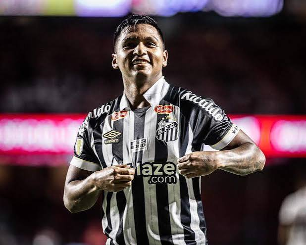 SempreSantosSFC's tweet photo. Minha: Alfredo Morelos deveria ter sido melhor utilizado pelo Santos. 

Foi artilheiro em todos os clubes que passou e no Santos só jogou 20 jogos, com 4 gols.

No Brasileirão de 2023, só jogou 3 jogos e tem gente que culpa ele pelo rebaixamento. https://t.co/W3otsMcdSl