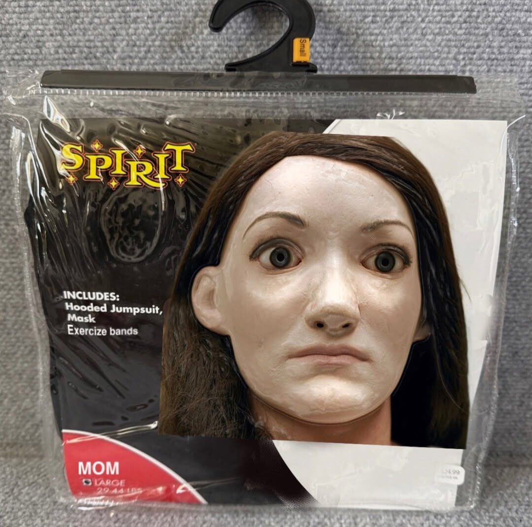 TheWacoKid8's tweet photo. This Halloween scare the hell outta them little beggars https://t.co/bXalVJ13SH