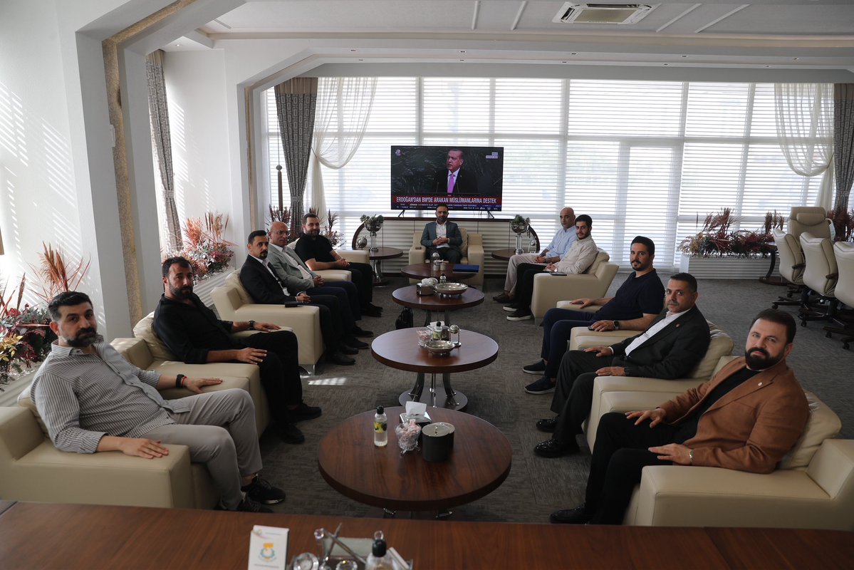 mcanpolatnet's tweet photo. Şanlıurfa Galatasaraylı Taraftarlar Derneği Başkanı Sn. Kenan Sürmeli ve yönetim kurulu üyeleriyle Belediyemizde bir araya geldik.

Nazik ziyaretleri için teşekkür ediyorum. https://t.co/OENRAta8pY
