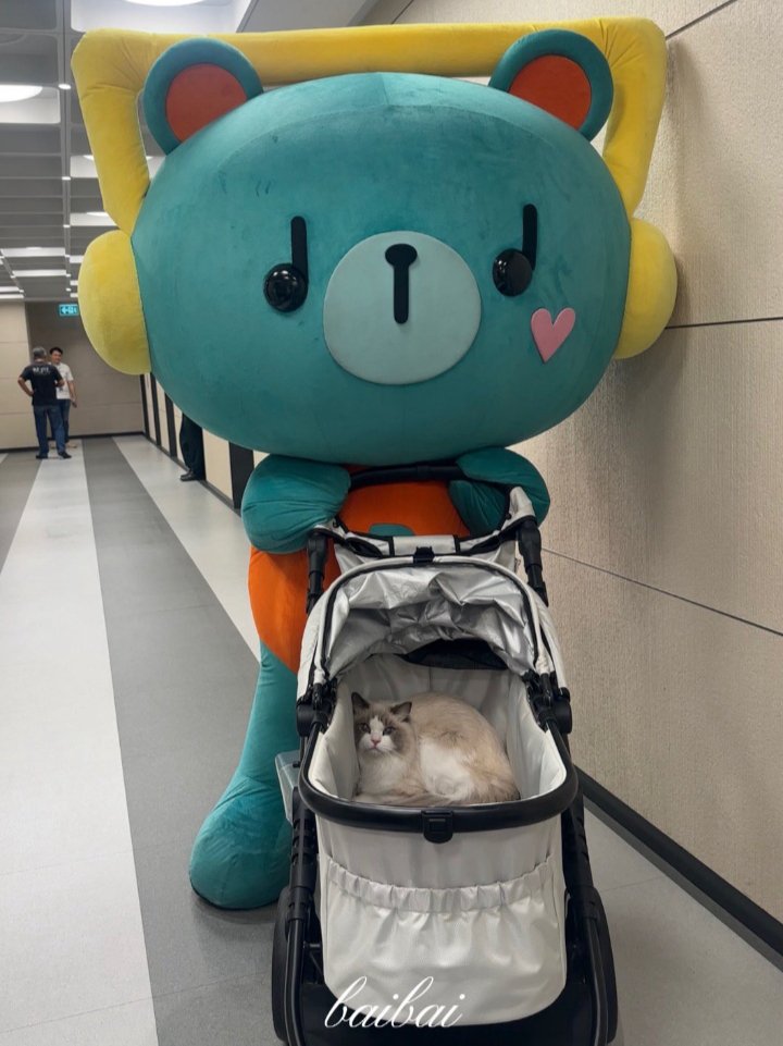 phupeanuts's tweet photo. my two babies is soooo cuteee 👶🏻💗 kakaak lucu bangeeet dorong stroller hanaa wuakakaka gamessss :3 maau culik dua duanya di kejar phuwin gk https://t.co/7buI2s0kPf