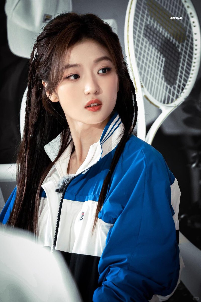 sunqianfirst's tweet photo. she woke up &amp; chose PRETTY

~ #SunQian https://t.co/HZbMEqd3H5