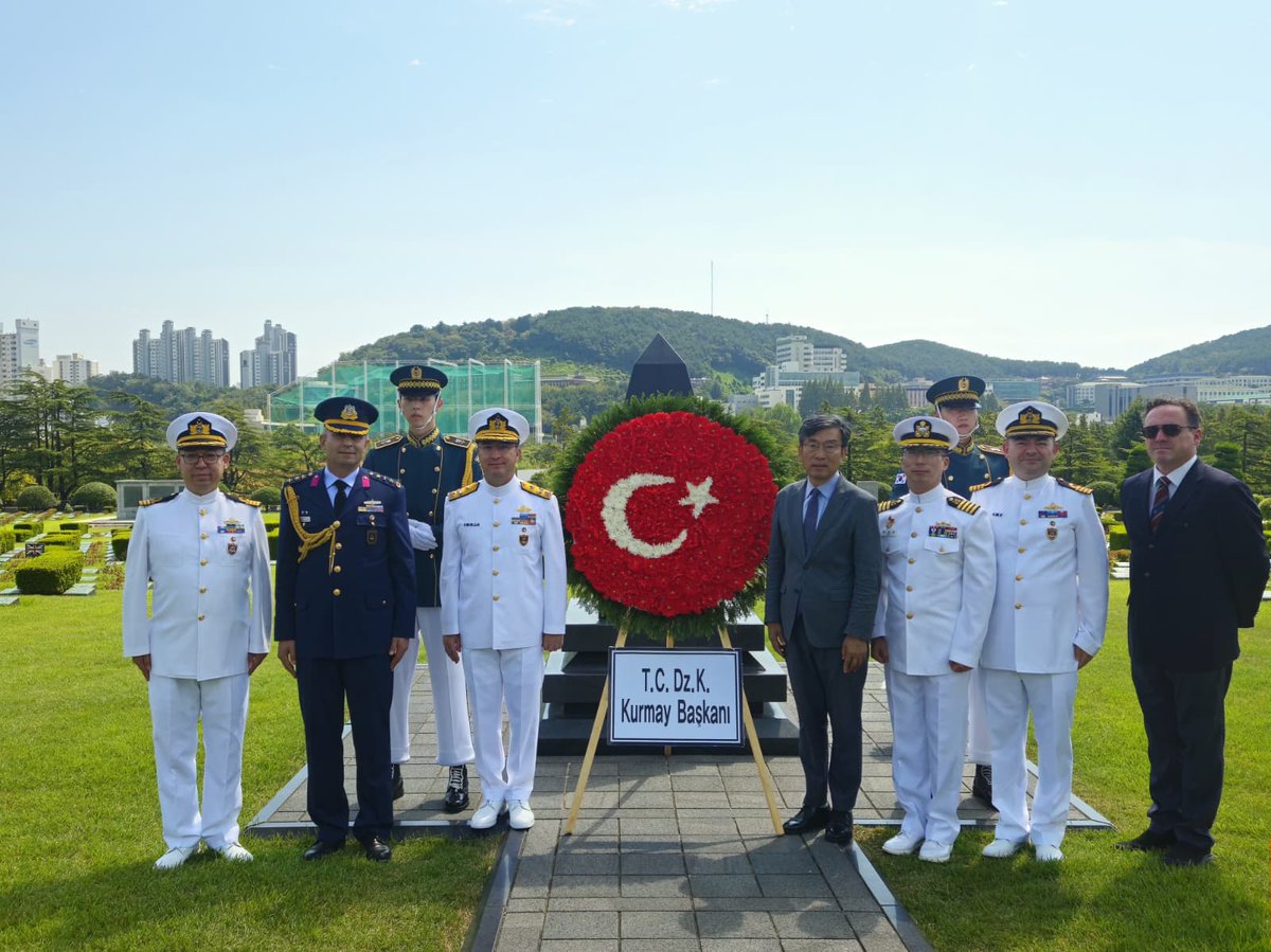 tcsavunma's tweet photo. Türkiye-Kore Cumhuriyeti Deniz Kuvvetleri 17’nci İş Birliği Toplantısı, 14-18 Eylül 2026 tarihleri arasında Kore Cumhuriyeti’nde gerçekleştirildi. 

Ülkemizi temsilen toplantıya Deniz Kuvvetleri Kurmay Başkanı Koramiral Erhan Aydın katıldı.

#MillîSavunmaBakanlığı https://t.co/Ek8uGT6Mrm