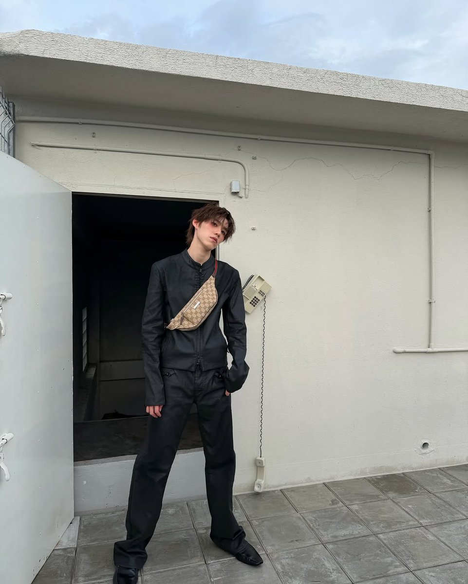 EverydaynewsTH's tweet photo. สมมงมาก พาส่องแอร์พอร์ตลุคของ "พีพี-กฤษฏ์" Brand Ambassador ของ Gucci ที่เตรียมบินลัดฟ้าสู่ Milan Fashion Week ร่วมชมแฟชั่นโชว์คอลเลกชั่น Spring - Summer 2027 ที่จะจัดขึ้นในวันศุกร์ที่ 25 กันยายนนี้ เวลา 19.00 น. ตามเวลาประเทศไทย โดยนับเป็นการเข้าร่วมชมโชว์ครั้งแรกของพีพีในฐานะ Brand Ambassador ของ Gucci รอติดตามให้กำลั���ใจกันน้า ✈️✨

PP KRIT X GUCCI MFW26
#EVERYDAYth #PPKritt
#GUCCISS27xPPKRIT
#GucciTheStoreShow
#Gucci