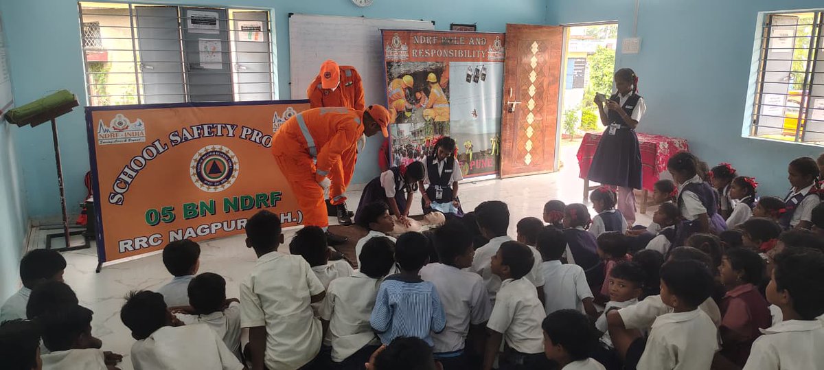 05NDRF's tweet photo. 🚨 *School Safety Programme (SSP)*

📍 Z.P. Uchchha Prathmik Shala, Karandla &amp; Chikhna, Kuhi, Nagpur.

🎯 Promoting *disaster preparedness &amp; safety awareness* among students.

��🇳 *Prepared Students. Safer Schools.*

#NDRF #SSP #SchoolSafety #BePrepared https://t.co/c4CHWfwqmp