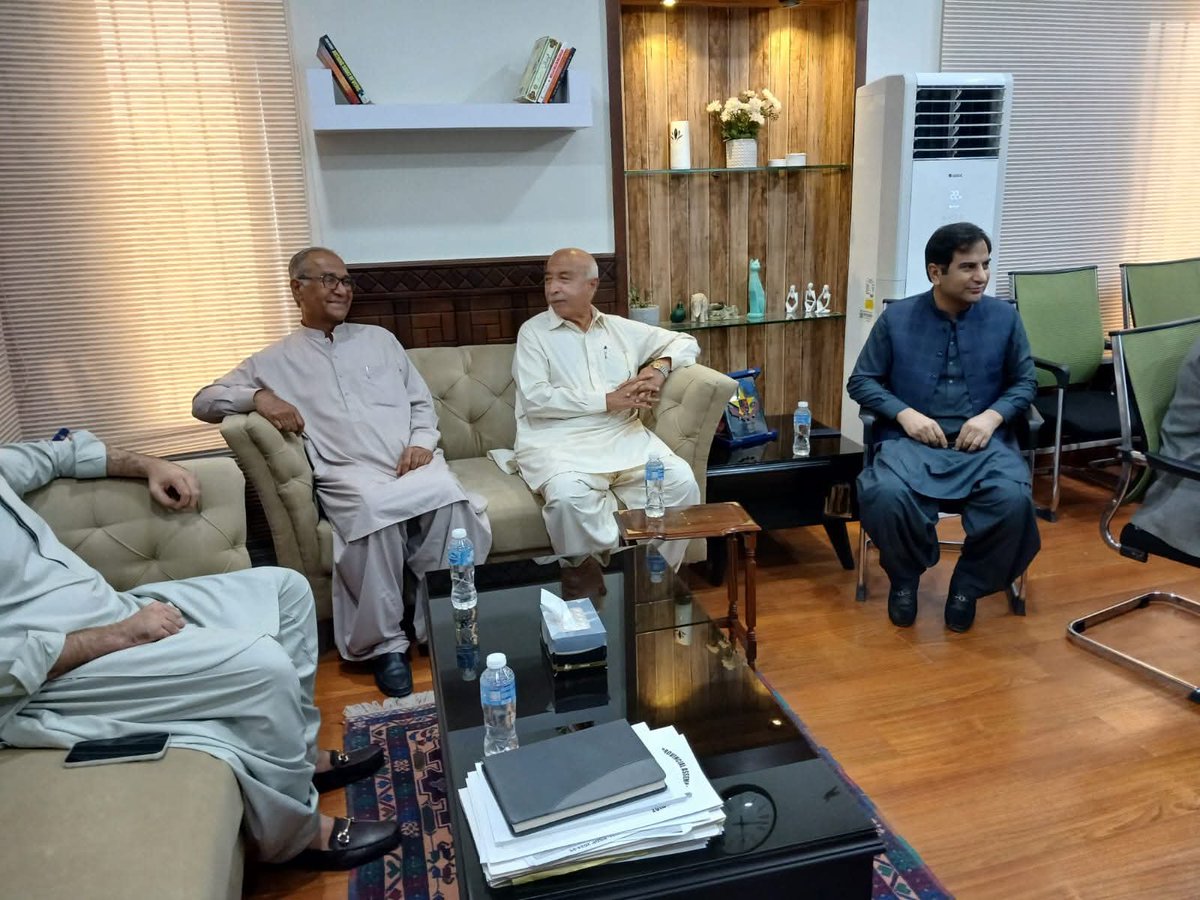 BEEFscholrshisp's tweet photo. ڈاکٹر عبدالمالک بلوچ کا BEEF کا دورہ

سابق وزیراعلیٰ بلوچستان و بانی BEEF ڈاکٹر عبدالمالک بلوچ نے BEEF دفتر کا دورہ کیا۔ CEO BEEF خالد ماندائی نے انہیں اسکالرشپ پروگرامز اور تعلیمی اقدامات پر بریفنگ دی۔ ڈاکٹر عبدالمالک بلوچ نے BEEF کی کاوشوں کو سراہا۔ https://t.co/QDH4tNbRnw