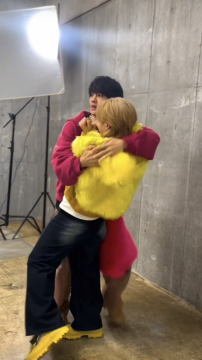 Whoarethose_for's tweet photo. 何の抵抗にもなってない仁人くんの足を愛でる会を開催したい(勇ちゃんいつもありがとう) #吉田仁人 https://t.co/MjXK3XMDLv