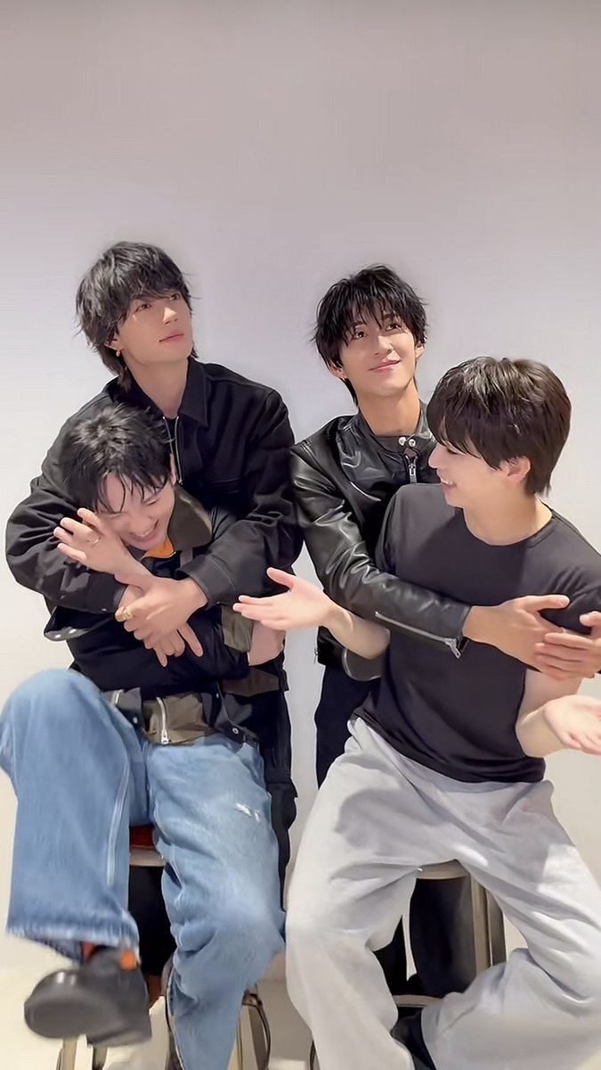 Whoarethose_for's tweet photo. 何の抵抗にもなってない仁人くんの足を愛でる会を開催したい(勇ちゃんいつもありがとう) #吉田仁人 https://t.co/MjXK3XMDLv