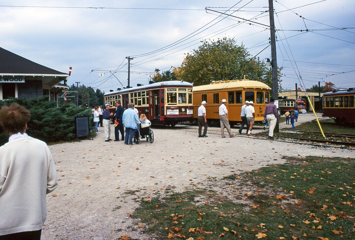 streetcarmuseum's tweet photo. It was an "Extravaganza Day" at our museum back on October 1st, 1995. Ron Cooper took this photo showing TTC #2894 and W-28 by Rockwood Station.

We are currently open weekends and holidays in September and October. https://t.co/xoyel1fTVR