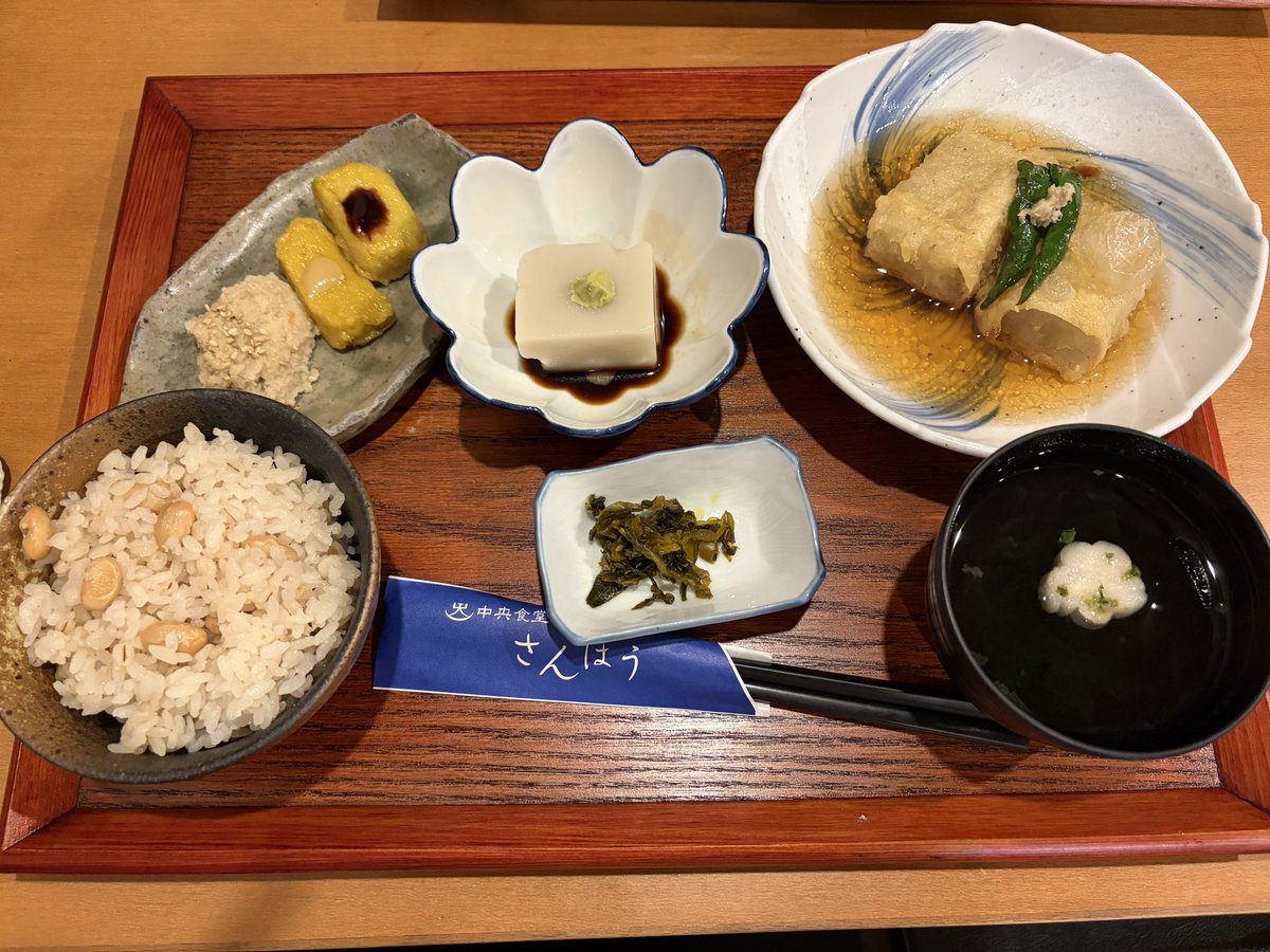 Colorfuljam1118's tweet photo. 今日は、精進料理。胡麻豆腐の湯葉巻き揚げ。美味しゅうございましたよ！
#高野山 https://t.co/7aD8NbQROL