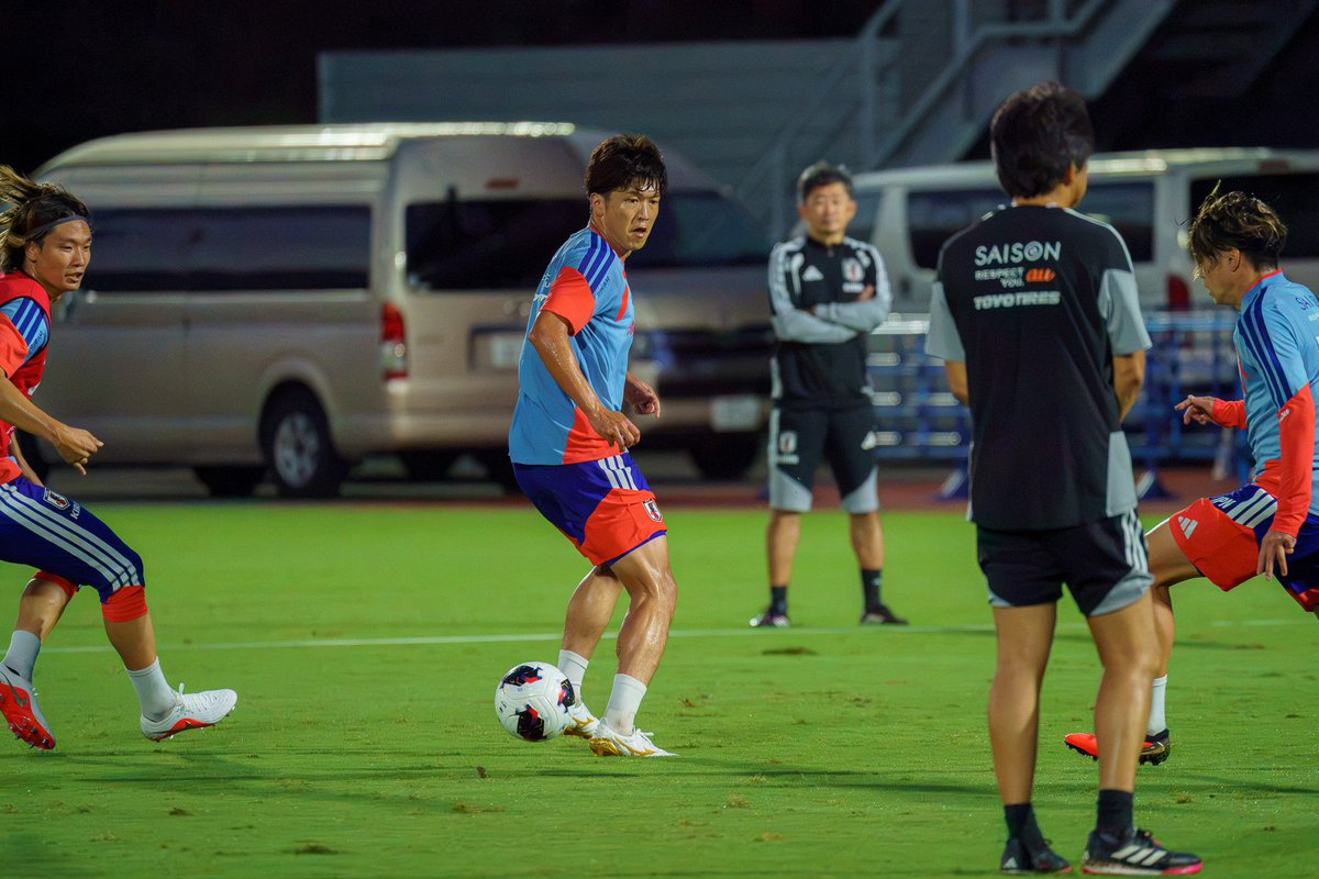 watarufunaki's tweet photo. 谷村選手、頑張っています🇯🇵

マッチアップした板倉選手には「足速い？」と聞かれたそうです（1枚目）

ミニゲームではおしゃれヒールで味方のゴールをアシストしていました（2枚目） https://t.co/yqoTBxPJiq