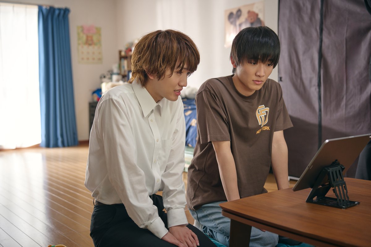 thetvjp's tweet photo. #中川翼“粋”、#桜木雅哉“春虎”と再び同室に

互いの家族にあいさつするが…
「ごめん、母さん。俺…」

＜ちょっと待とうよ、春虎くん＞ 

▼記事の続きはこちら【写真6枚📷】
https://t.co/5E8pb2gJdR

#原因は自分にある。 #ちょとら @dramaphil_mbs https://t.co/yBFirLyaG2