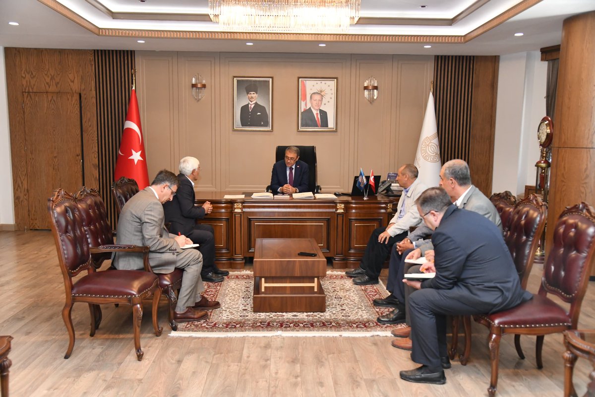 Hasansildakk's tweet photo. Muhtar buluşmalarımıza devam ediyor, mahallelerimizin sorunlarına birlikte çözüm üretmeye çalışıyoruz. 

#ŞanlıurfaValiliği https://t.co/iPFs483haL