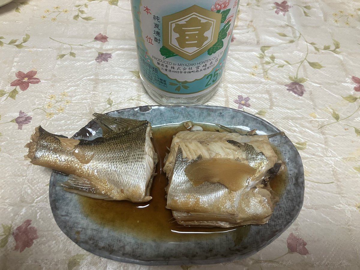 jiro360's tweet photo. セイゴは煮付けで
今宵晩酌のアテに
ハゼは下処理して
焼き干し(保存食) https://t.co/RXaBToVxpB