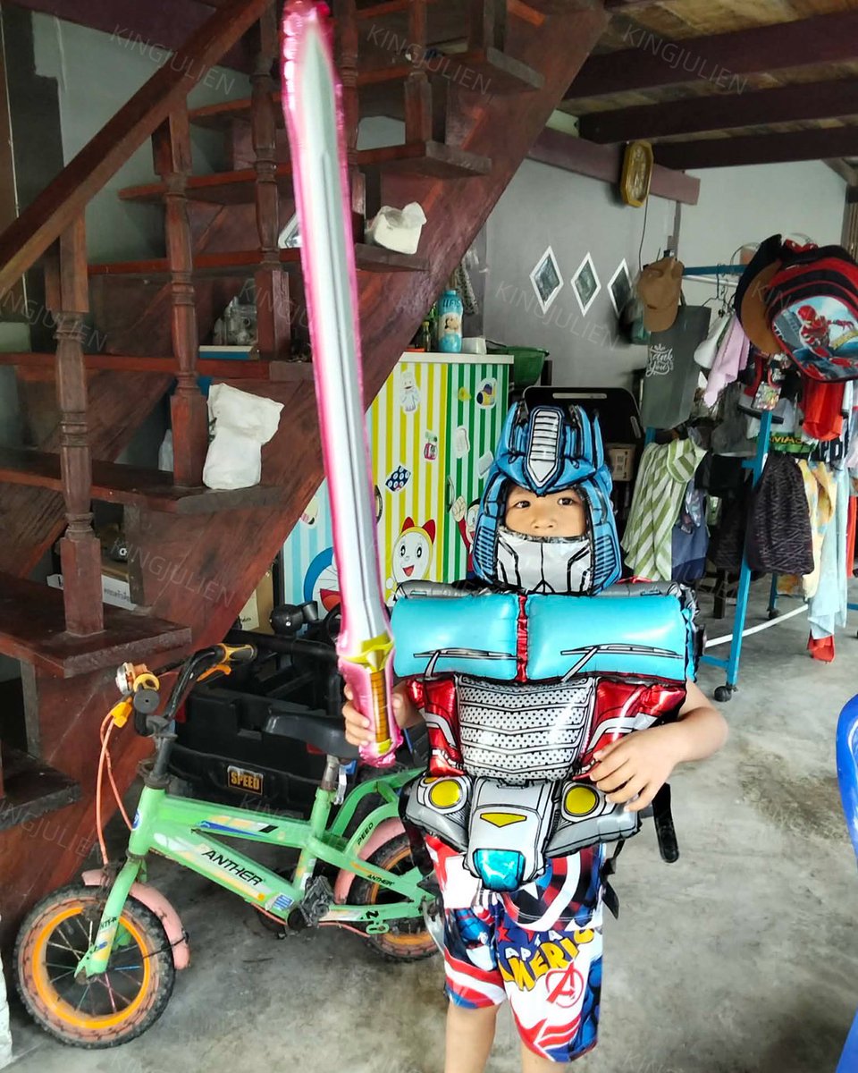 Gkingjulien's tweet photo. แฟนซื้อไปให้หลานเล่นกะจะเป็นฮีโร่เท่ๆ หลานงง อะไรของน้า แต่งออกมาเหมือนบ้านลม555555