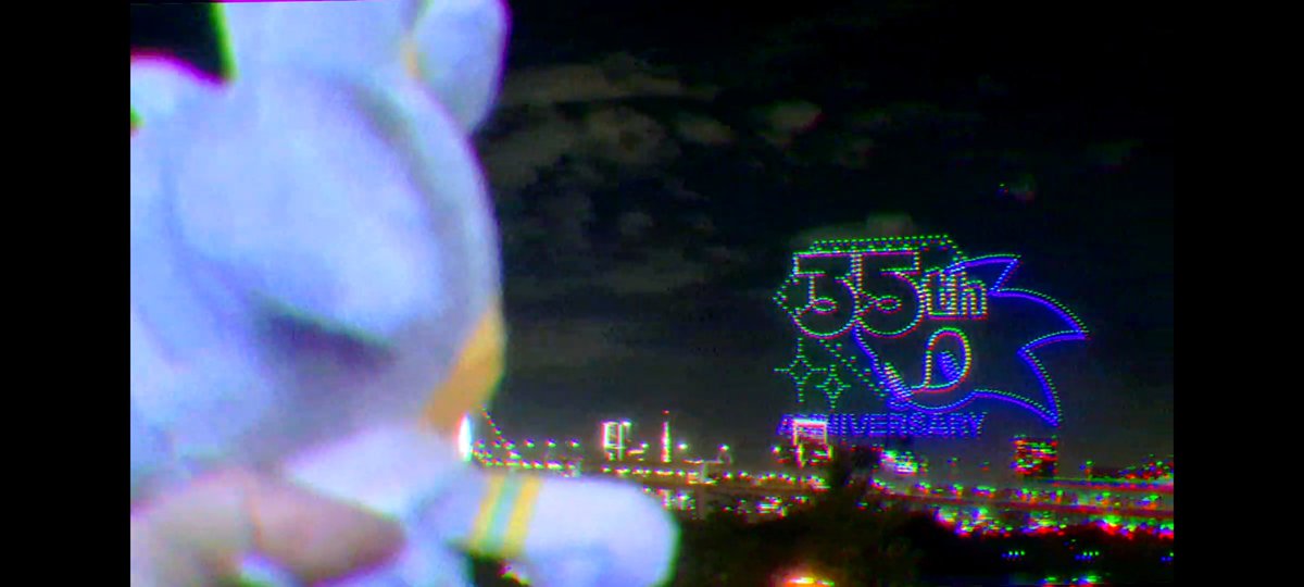 HedgehoG__blue's tweet photo. この時代に産まれてこれて良かったです。
お台場ドローンショー最終日見てきたよ‼️セガセガしいレインボーブリッジ。

シルバーにこの時代の光を見てもらいました。どうだったかな、シルバー🥹🎊
#ソニかつ https://t.co/dNr3gfeysH