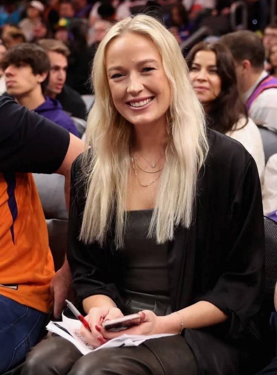 theamerican45's tweet photo. 🔥THE SOPHIE CUNNINGHAM DEBATE CONTINUES! 🏀 A poll claims nearly 60% want Sophie out of the WNBA. What’s your take?

🅰️ Keep Sophie 💯
🅱️ Remove her 🚫
🅲️ No opinion 🤷‍♂️ https://t.co/fQgYqucieh