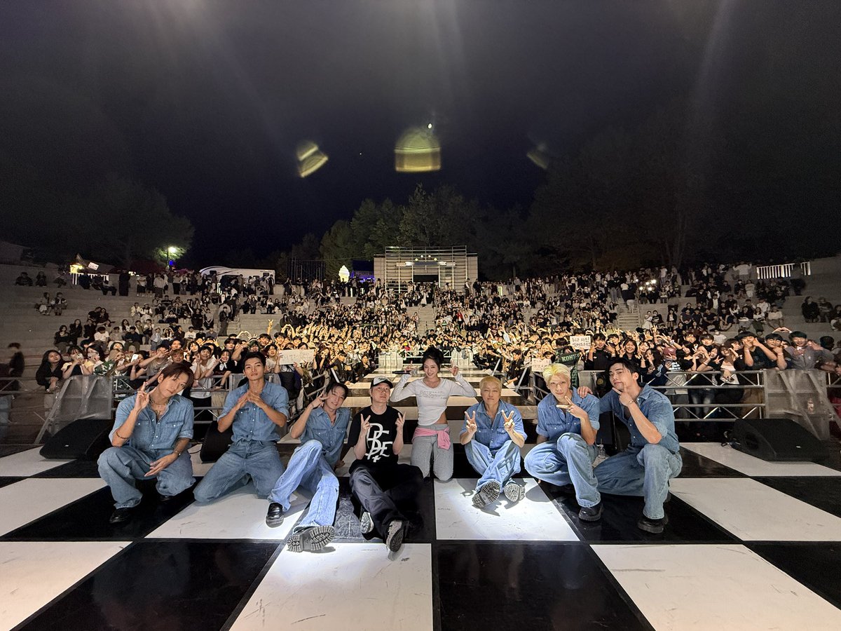 nakedbibi's tweet photo. [📸]
260922
@ 건국대학교

불꽃보다 더 빛난 여러분들 덕분에 행복했어요 ⭐️

#비비 #BIBI https://t.co/2CbBar57I8