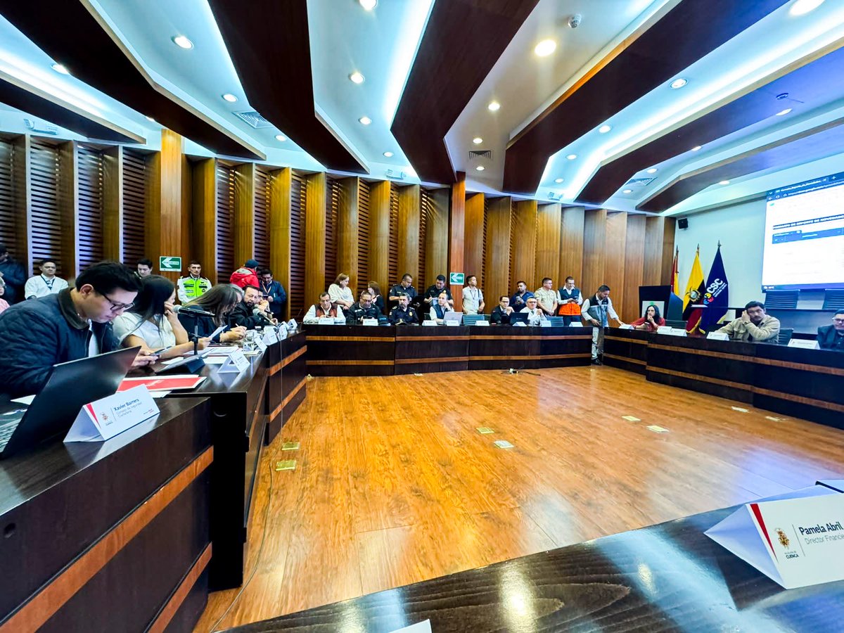ConsejoSalud_'s tweet photo. 🚨 #Simulacro en marcha en #Cuenca

El Consejo Cantonal de Salud participó en el ejercicio del COE Cantonal, que permitió evaluar protocolos y fortalecer la respuesta coordinada ante sismos, movimientos en masa e inundaciones en Chaucha y Molleturo.

#QueCuencaNosUna ❤️💛 https://t.co/HmvFzQR0nQ