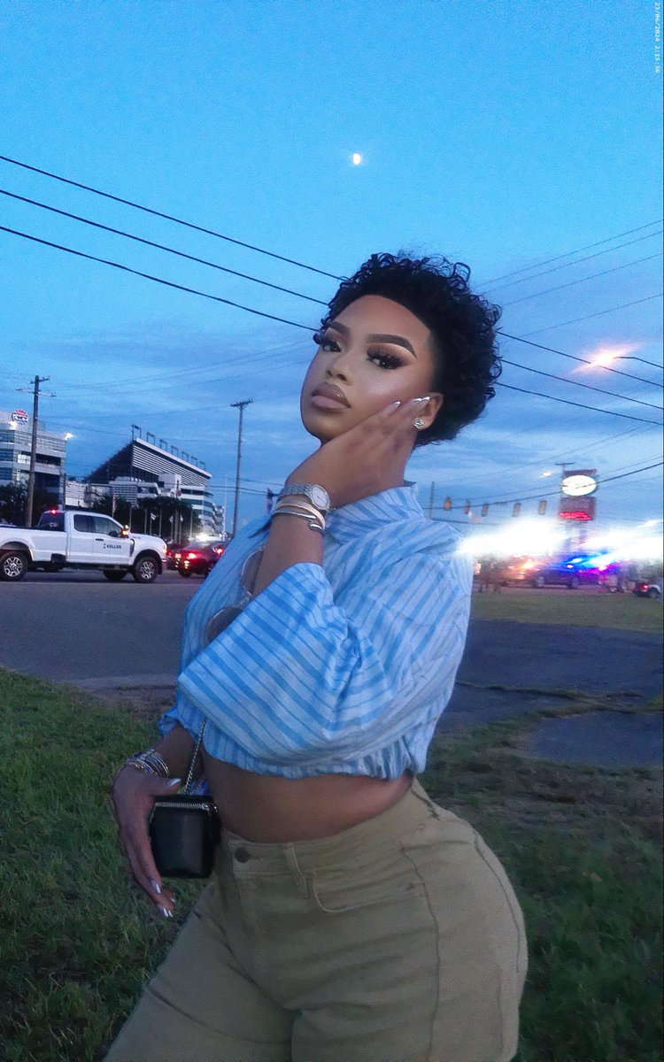 Da0nlyD0lli3's tweet photo. Yk I can switch it up 🙈 https://t.co/frCuVr8CsX